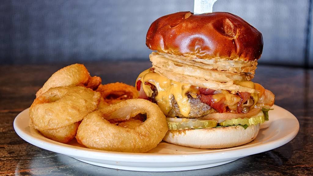 Michels Sports Eatery | restaurant | 8209 Wicker Ave, St John, IN 46373, USA | 2193651525 OR +1 219-365-1525