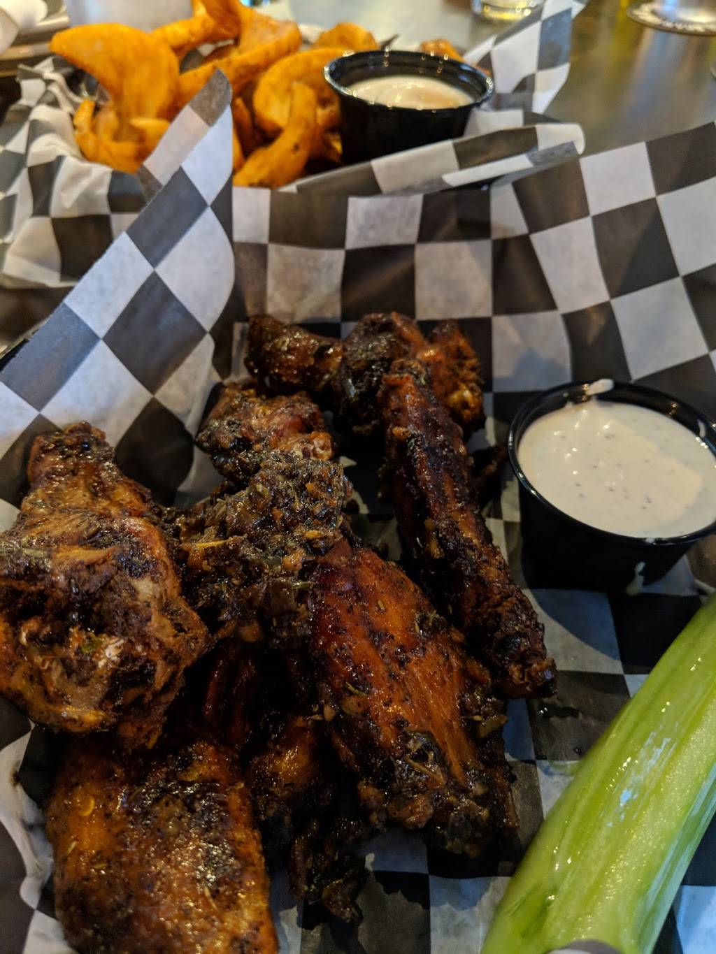 Wolcott Tap | restaurant | 1834 W Montrose Ave, Chicago, IL 60613, USA | 7733607579 OR +1 773-360-7579