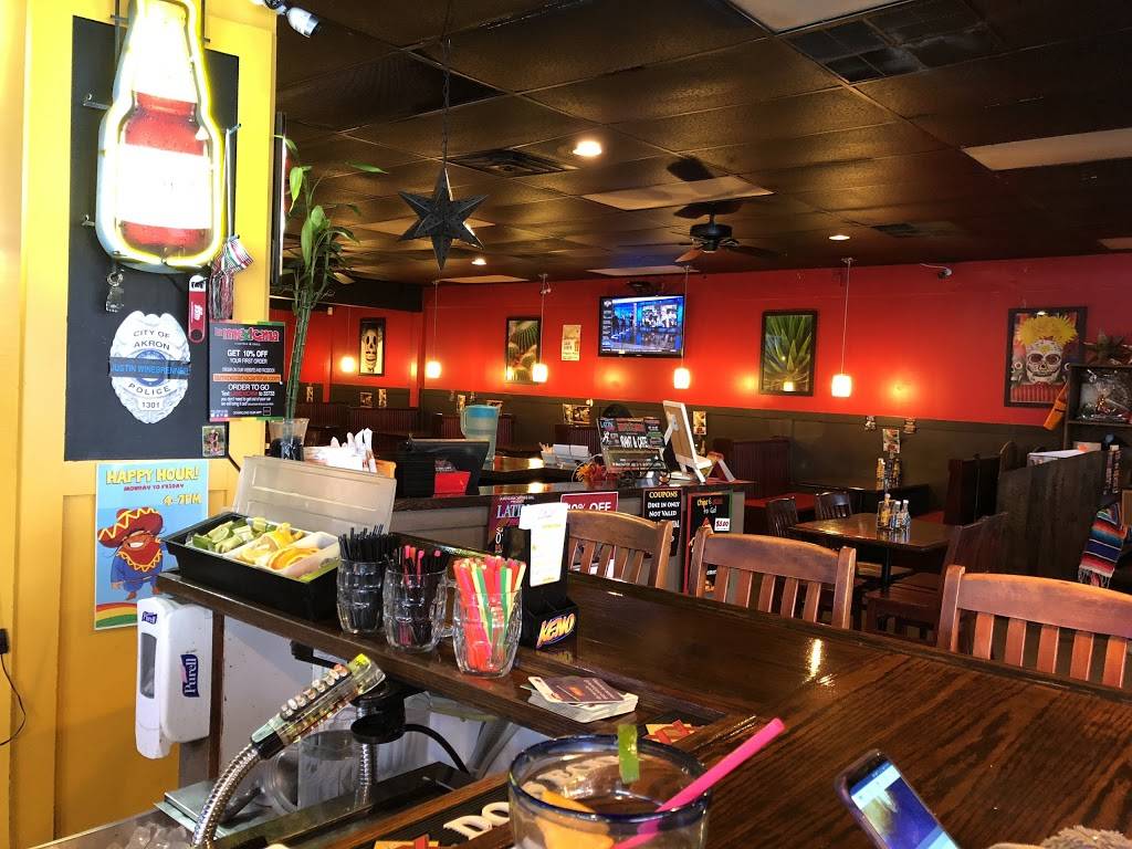 La Mexicana Cantina & Grill | restaurant | 76 West Ave, Tallmadge, OH 44278, USA | 3306302800 OR +1 330-630-2800