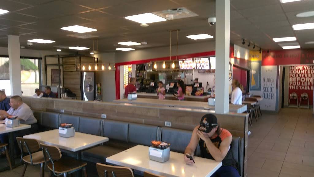 Jack in the Box | restaurant | 2802 N Main St, Fort Worth, TX 76106, USA | 8176242900 OR +1 817-624-2900