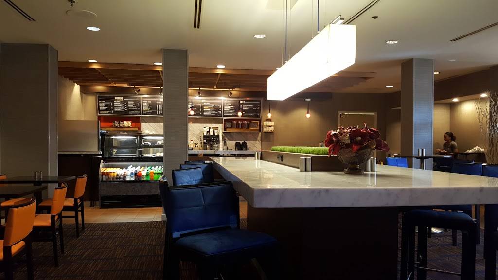 The Bistro – Eat. Drink. Connect.® | restaurant | 102 E Cass St, Tampa, FL 33602, USA | 8132291100 OR +1 813-229-1100