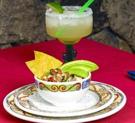 Saylors Restaurant & Bar | restaurant | 2009 Bridgeway, Sausalito, CA 94965, USA | 4153321512 OR +1 415-332-1512