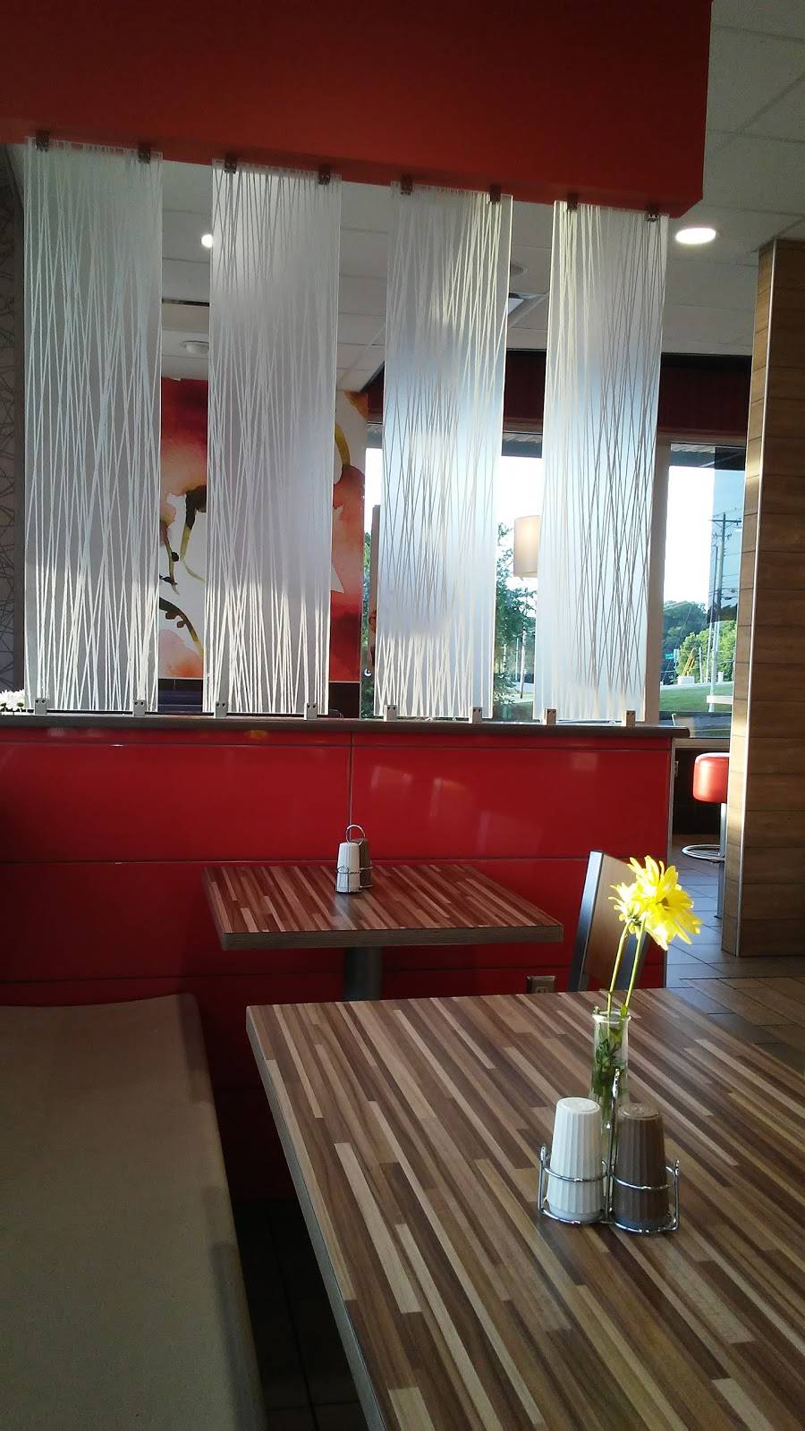 McDonalds | cafe | 4317 Fort Henry Dr, Kingsport, TN 37663, USA | 4232397911 OR +1 423-239-7911