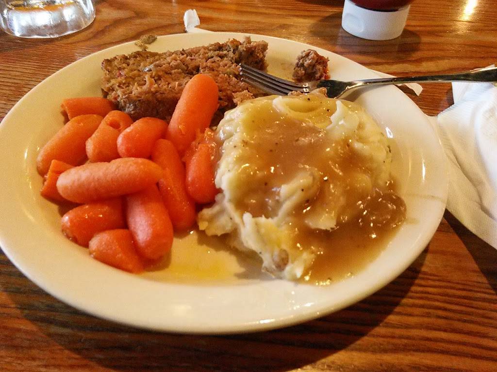 Cracker Barrel Old Country Store | restaurant | 429 E Margaret Dr, Terre Haute, IN 47802, USA | 8122356593 OR +1 812-235-6593