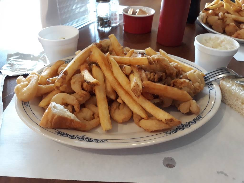 Pats Dairyland | restaurant | 55 South St, Dover-Foxcroft, ME 04426, USA | 2075642520 OR +1 207-564-2520