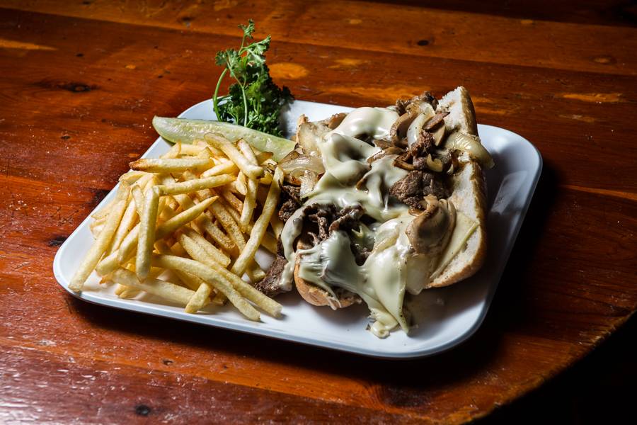 Bucketts Wings & More | restaurant | 6301 South Pointe Blvd, Fort Myers, FL 33919, USA | 2394817311 OR +1 239-481-7311