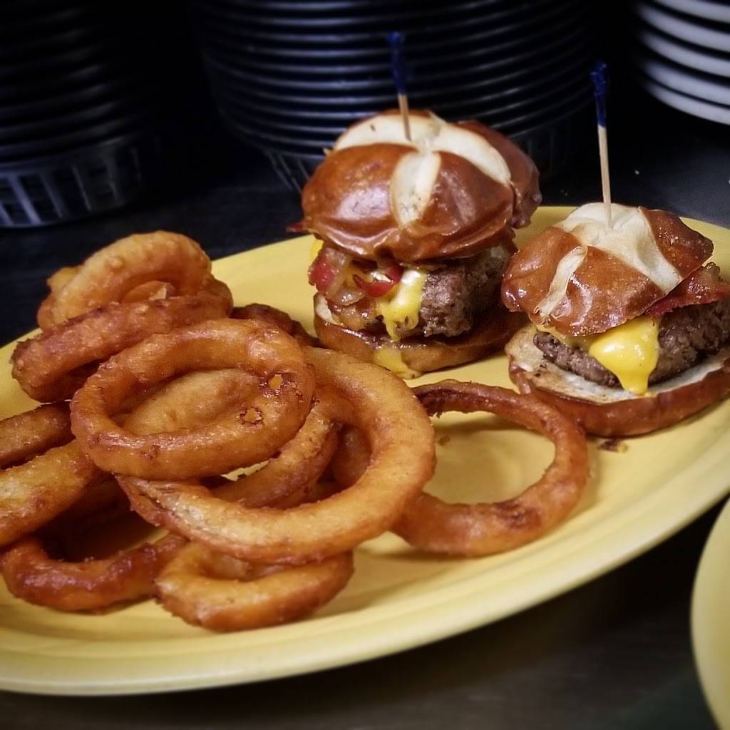 Wayside Bar & Grille | restaurant | 8875 Water St, Montague, MI 49437, USA | 2318936605 OR +1 231-893-6605