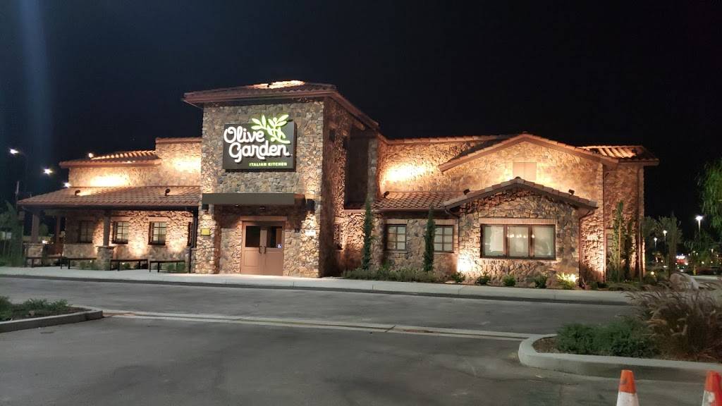 Olive Garden Italian Restaurant | meal takeaway | 1301 W Renaissance Pkwy, Rialto, CA 92376, USA | 9093502015 OR +1 909-350-2015