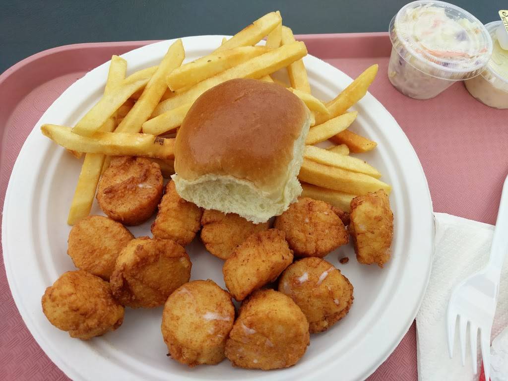 Hollands Maine Attraction | restaurant | 154 Mashapaug Rd, Holland, MA 01521, USA | 4132456043 OR +1 413-245-6043