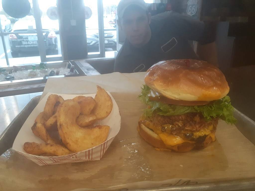 Scooters Triple Bs | restaurant | 3840 S Hurstbourne Pkwy, Louisville, KY 40299, USA | 5027493138 OR +1 502-749-3138