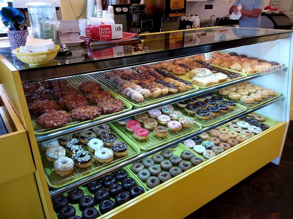 Fresh Donut | restaurant | 1302 Austin Hwy, San Antonio, TX 78209, USA | 2109883101 OR +1 210-988-3101