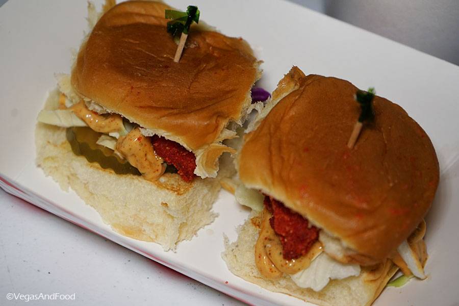 Chips N’ Chicks | restaurant | 5553 Tujunga Ave, North Hollywood, CA 91601, USA | 8187319624 OR +1 818-731-9624