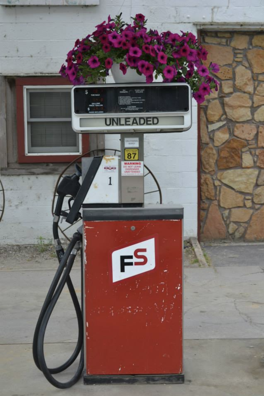 Harbisons Country Market | restaurant | IL-34, Herod, IL 62947, USA | 6182642091 OR +1 618-264-2091