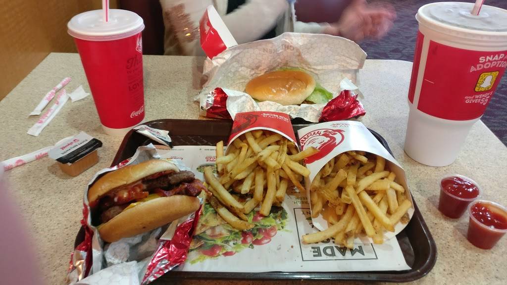 Wendys | restaurant | 7085 Okeechobee Rd, Fort Pierce, FL 34945, USA | 7724667840 OR +1 772-466-7840