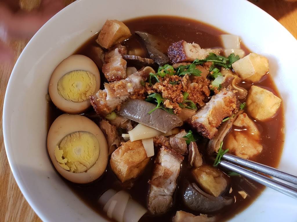 Smile Thai Cuisine | restaurant | 6411 Latona Ave NE, Seattle, WA 98115, USA | 2069851182 OR +1 206-985-1182