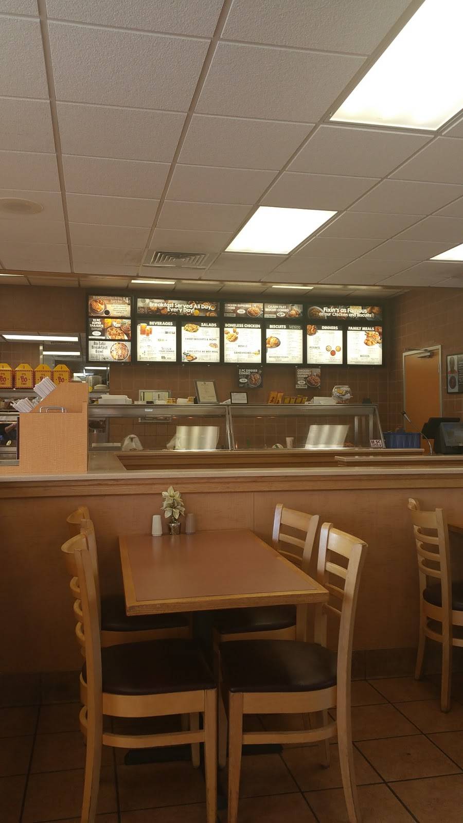 Bojangles Famous Chicken n Biscuits | restaurant | 1501 S Main St, Farmville, VA 23901, USA | 4343923063 OR +1 434-392-3063