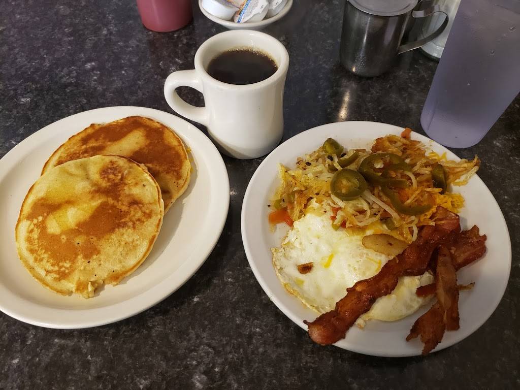 CCs Place | restaurant | 2023 Fort Benning Rd, Columbus, GA 31903, USA | 7066828888 OR +1 706-682-8888