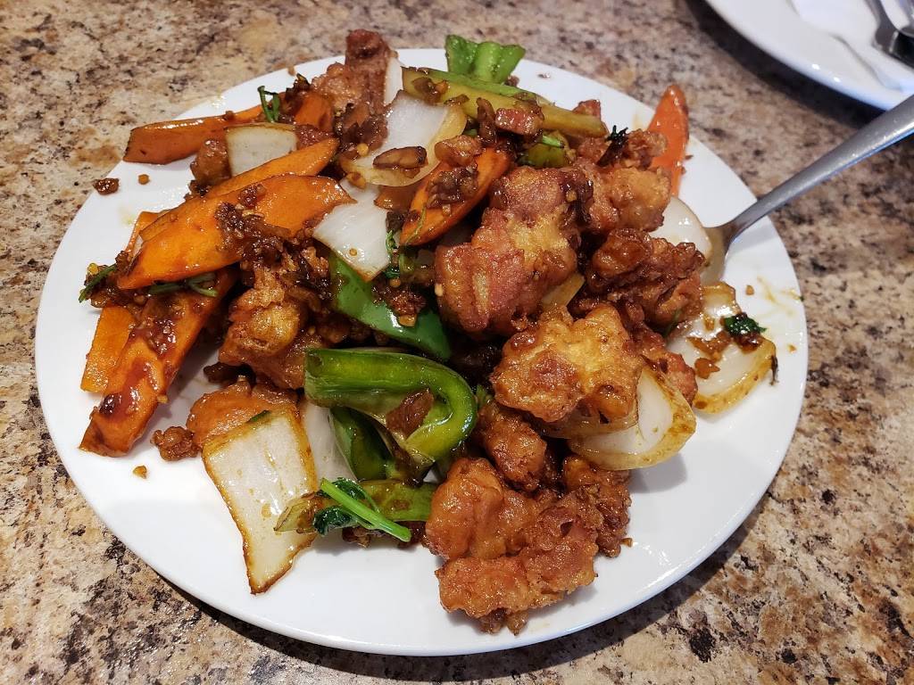 Golden Lobsters Chinese Hakka and Seafood Restaurant | restaurant | 2300 Lawrence Ave E Unit 11, Scarborough, ON M1P 2R3, Canada | 4167921888 OR +1 416-792-1888