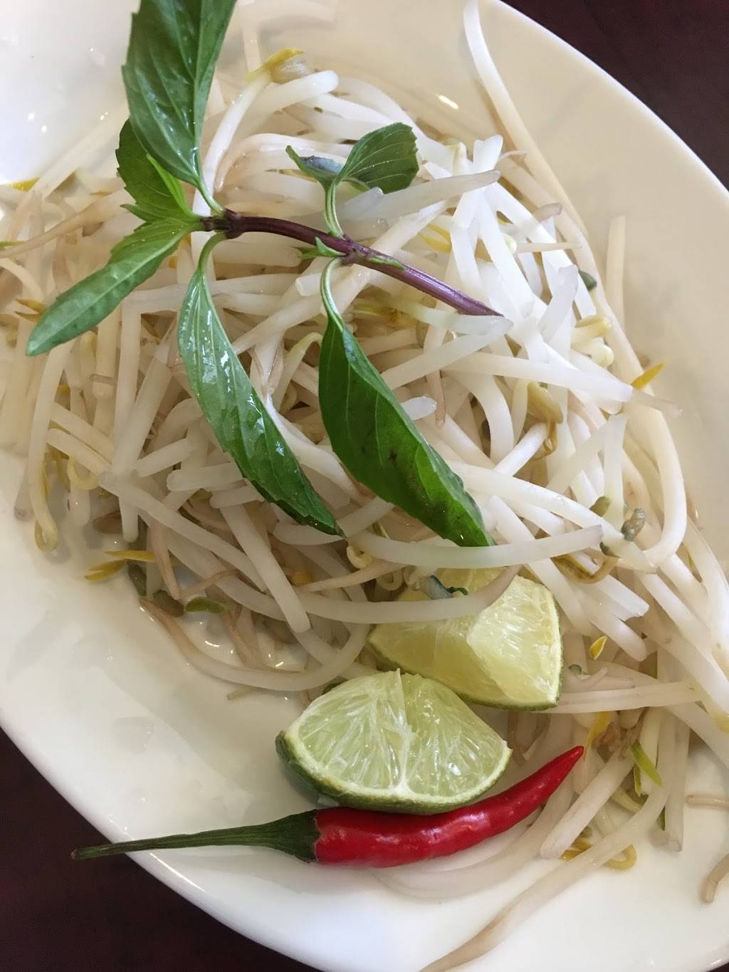 Pho Saigon | restaurant | 16925 Yonge St, Newmarket, ON L3Y 5Y1, Canada | 9058303488 OR +1 905-830-3488