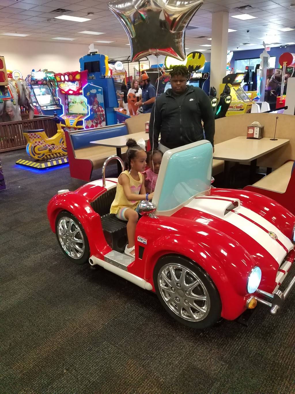 Chuck E. Cheese | restaurant | 18701 East 39th St S, Independence, MO 64057, USA | 8167957557 OR +1 816-795-7557