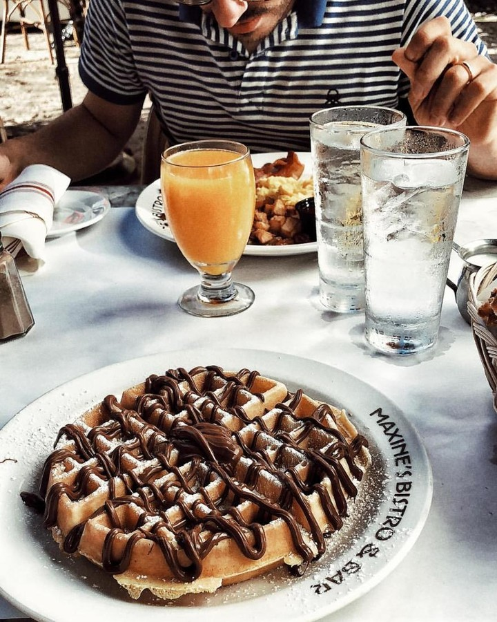 Maxines Bistro and Bar | night club | 1756 Collins Ave, Miami Beach, FL 33139, USA | 3056741160 OR +1 305-674-1160