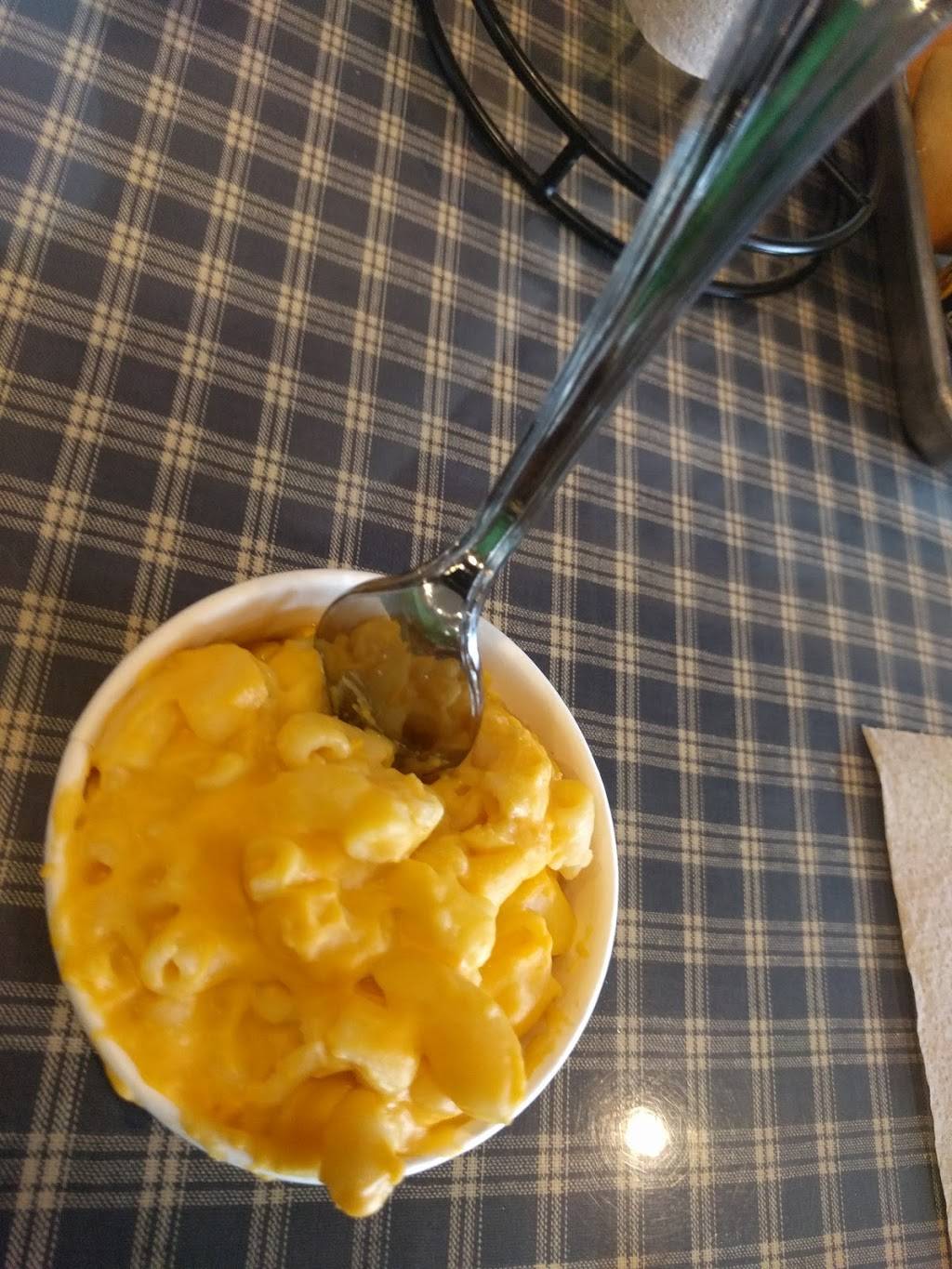 Dickeys Barbecue Pit | restaurant | 150 Nut Tree Pkwy, Vacaville, CA 95687, USA | 7074501810 OR +1 707-450-1810