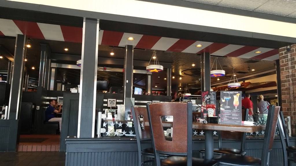 TGI Fridays | restaurant | 1524 N Collins St, Arlington, TX 76011, USA | 8172612390 OR +1 817-261-2390