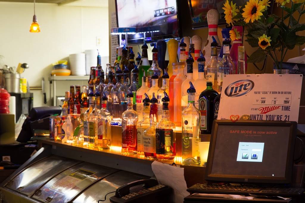 Chippers Classic Lanes | restaurant | 2454 8th Ave, Greeley, CO 80631, USA | 9703534275 OR +1 970-353-4275