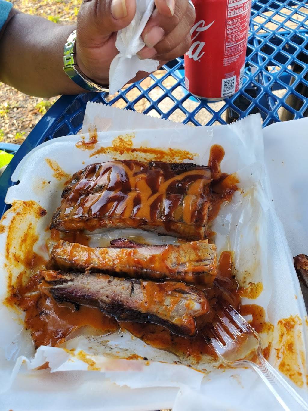 Willis BAR-B-Q | restaurant | 1124 Broadway Ave, Riviera Beach, FL 33404, USA | 5612535298 OR +1 561-253-5298