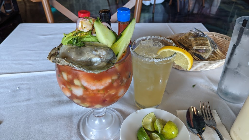 La Resaca Seafood Bar | restaurant | 143 S 6th St, El Centro, CA 92243, USA | 7605924971 OR +1 760-592-4971