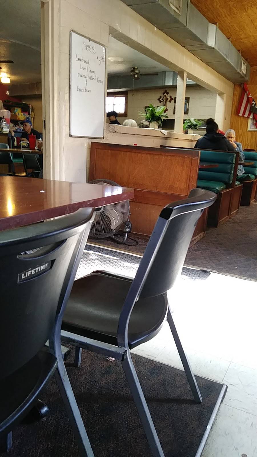 Georgias Country Kitchen | restaurant | 215 4th St, Carnegie, OK 73015, USA | 5806542536 OR +1 580-654-2536