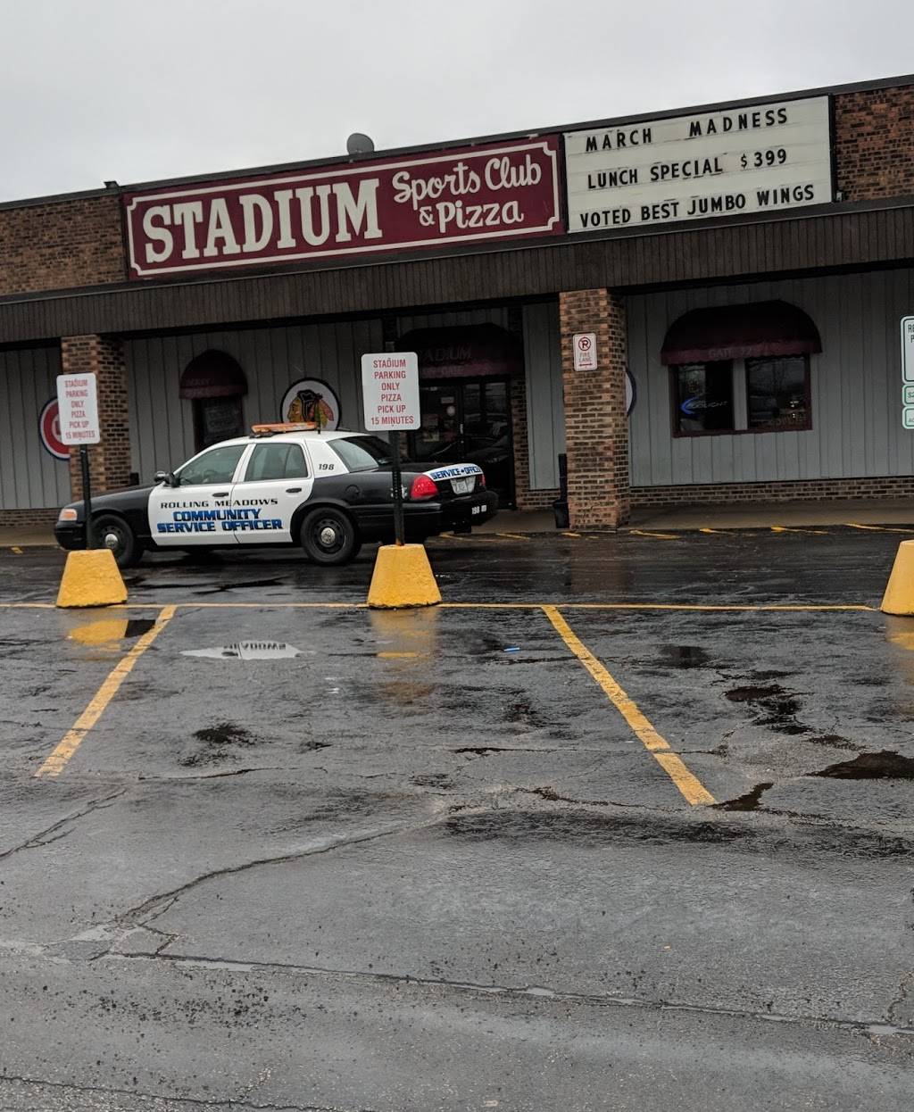 Stadium Sports Club & Pizza | restaurant | 4015 Algonquin Rd, Rolling Meadows, IL 60008, USA | 8473972440 OR +1 847-397-2440
