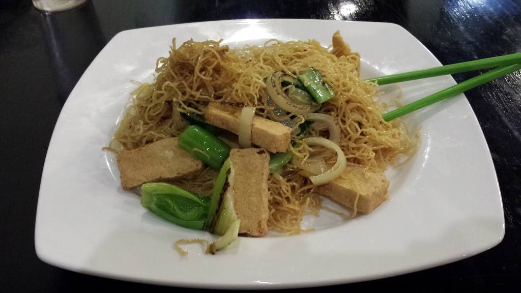 Pho Lan Phuong | restaurant | 2705 W Lawrence Ave, Chicago, IL 60625, USA | 7739618827 OR +1 773-961-8827