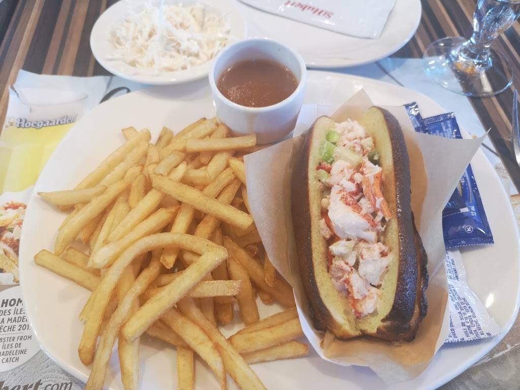 Rôtisserie St-Hubert | restaurant | 97 Rue Georges, Buckingham, QC J8M 1A2, Canada | 8196174419 OR +1 819-617-4419