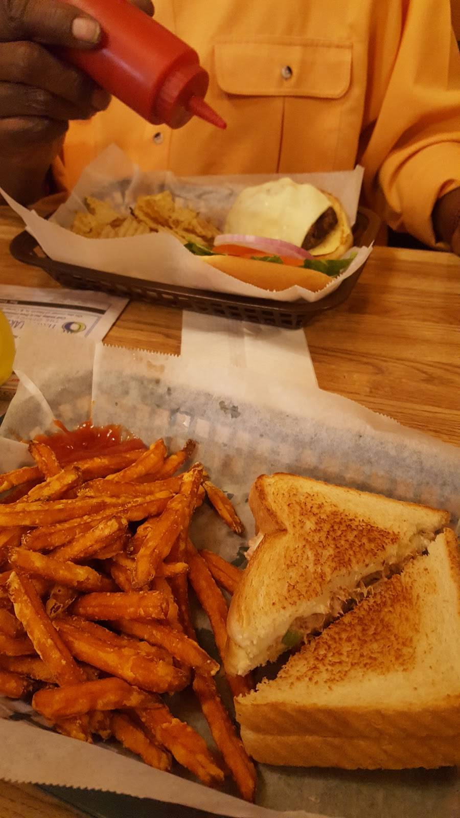 Ronnies Cedar Inn | restaurant | 3583 Lenox Rd, Geneva, NY 14456, USA | 3157894385 OR +1 315-789-4385