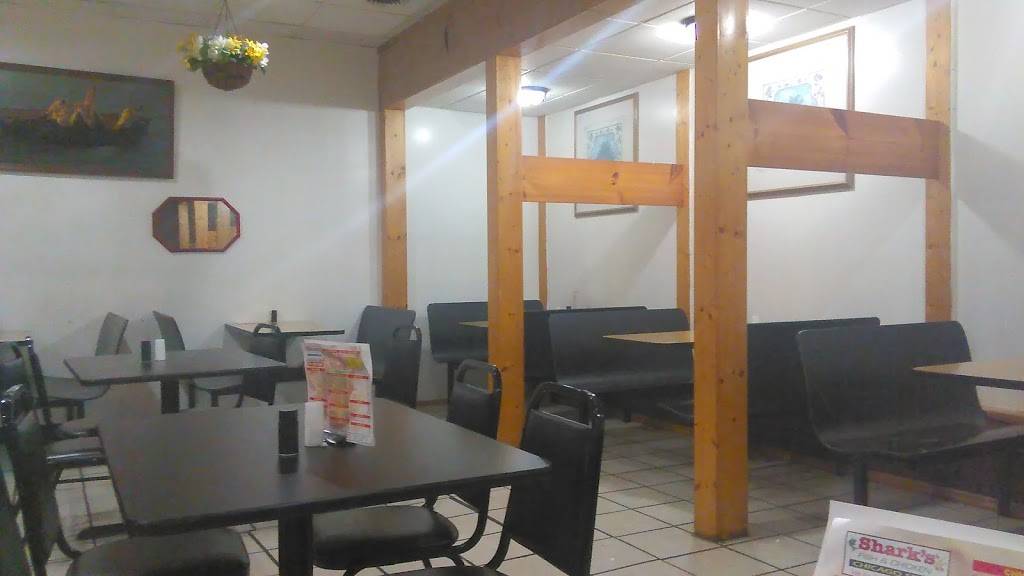 Sharks Fish & Chicken Chicago Style | restaurant | 2028 Watson Blvd, Warner Robins, GA 31093, USA | 4782252966 OR +1 478-225-2966