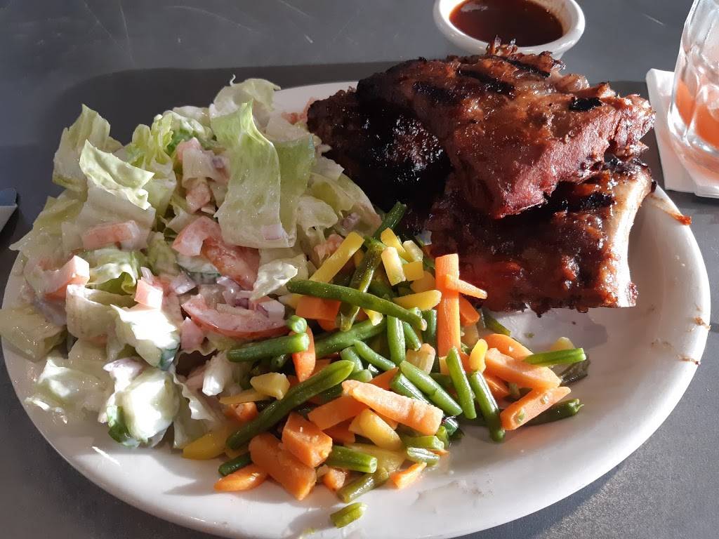 Fiddler’s Green | restaurant | 34 Lindsay St S, Lindsay, ON K9V 2L7, Canada | 7058788440 OR +1 705-878-8440