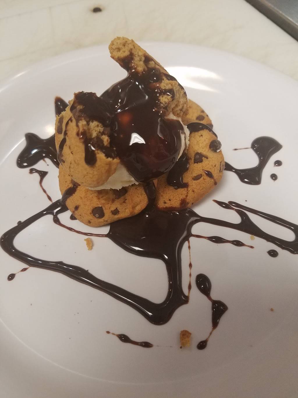 Louies Texas Red Hots | restaurant | 1098 Elmwood Ave, Buffalo, NY 14222, USA | 7168824687 OR +1 716-882-4687