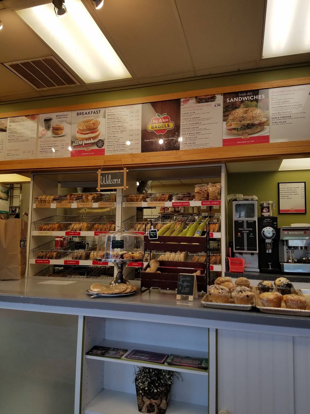 Big Apple Bagels | bakery | 3915 Plainfield Ave NE, Grand Rapids, MI 49505, USA | 6163641919 OR +1 616-364-1919