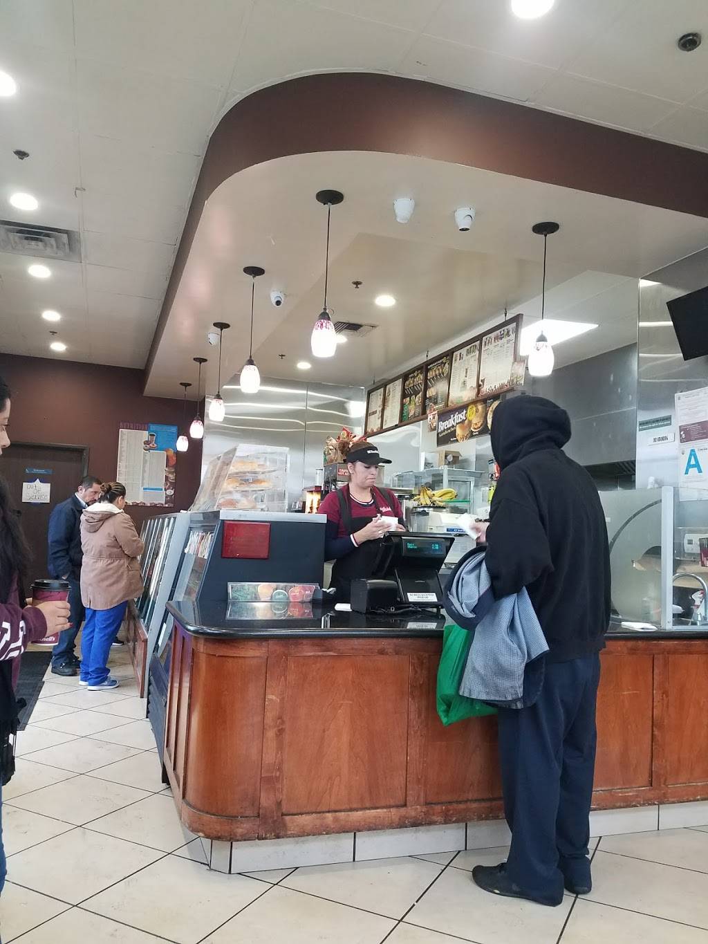 Winchells Donut House | cafe | 8567 S Broadway #2, Los Angeles, CA 90003, USA | 3237582372 OR +1 323-758-2372