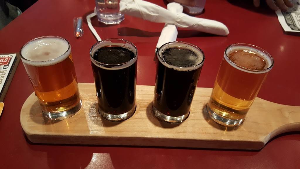 Old Chicago | restaurant | 11460 NE Evergreen Pkwy Ste A, Hillsboro, OR 97006, USA | 5035334650 OR +1 503-533-4650