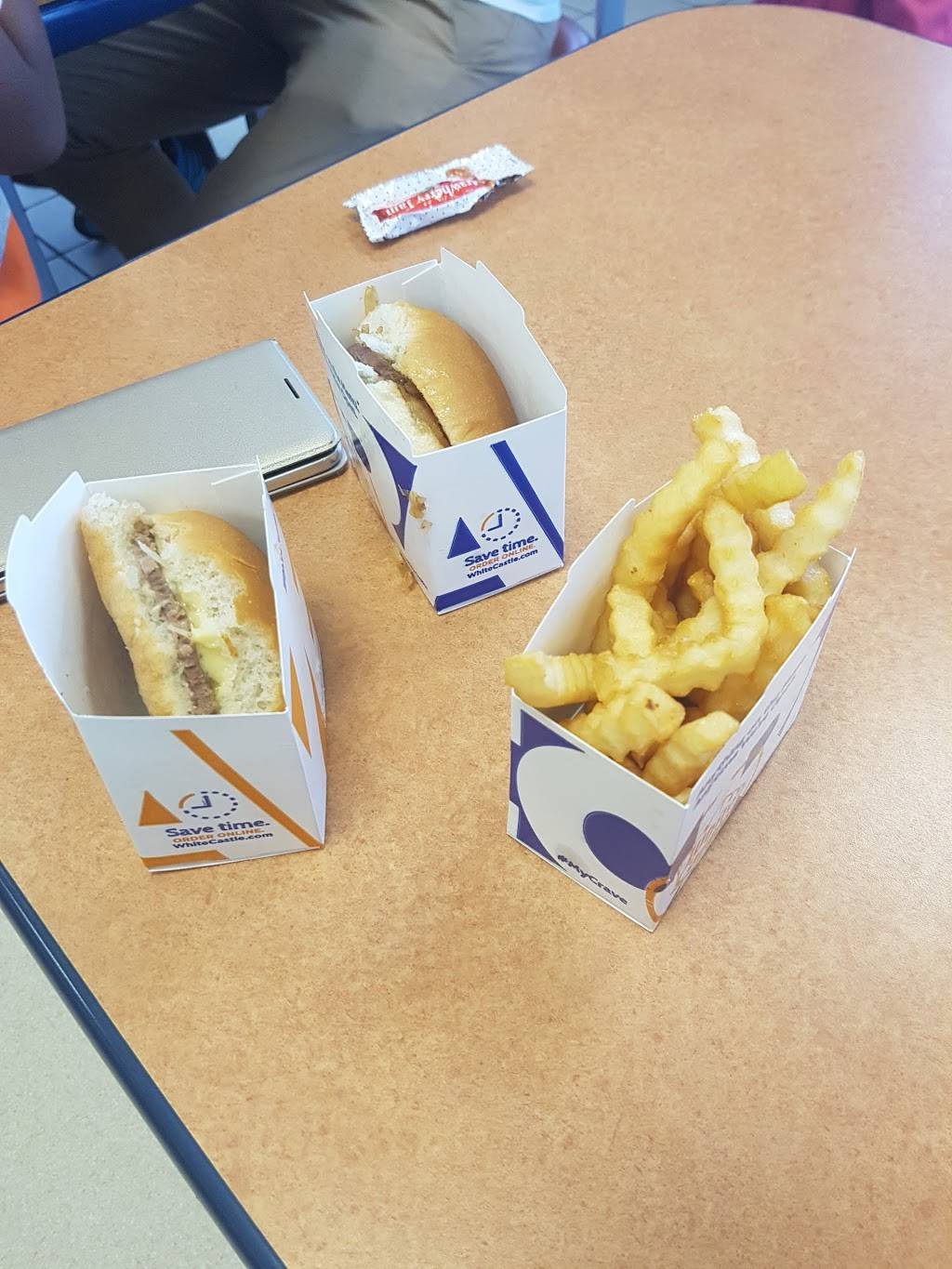 White Castle | restaurant | 2231 IL-59, Joliet, IL 60435, USA | 8154365915 OR +1 815-436-5915