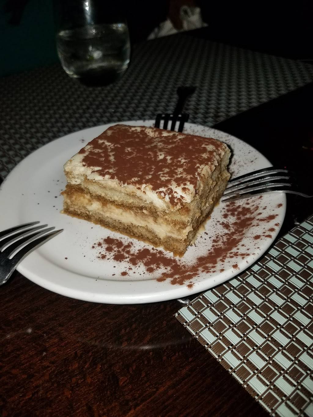 Tommys Place | restaurant | 2827 E Bell Rd, Phoenix, AZ 85032, USA | 6023686113 OR +1 602-368-6113