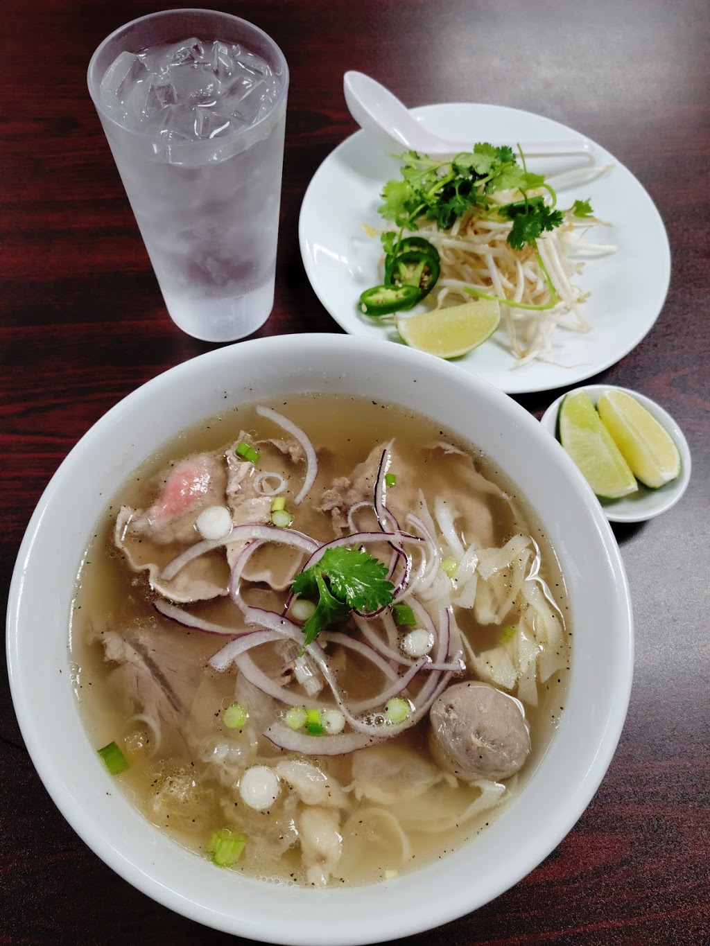 Pho Quynh Vietnamese Restaurant | restaurant | 1100 W 12th St, Sioux Falls, SD 57104, USA | 6053320779 OR +1 605-332-0779