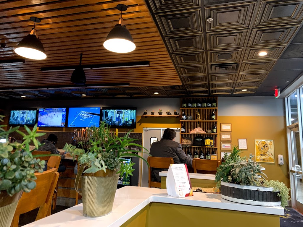 Gold Feather | restaurant | 834 Northwest Loop 410 Suite 106, San Antonio, TX 78216, USA | 2103422473 OR +1 210-342-2473