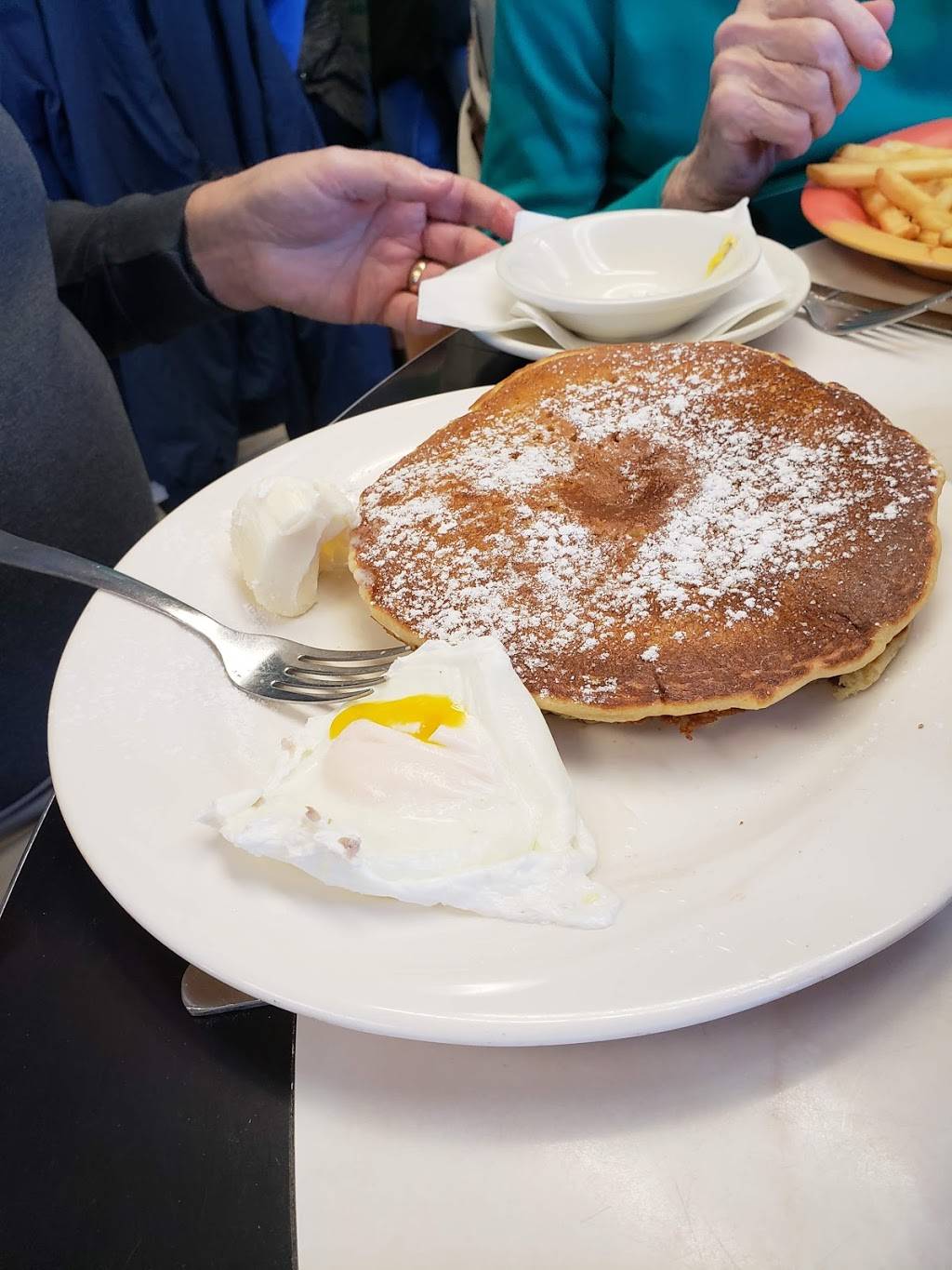 Roosters Cafe & Grill | restaurant | 5785 Northampton Blvd, Virginia Beach, VA 23455, USA | 7579639163 OR +1 757-963-9163