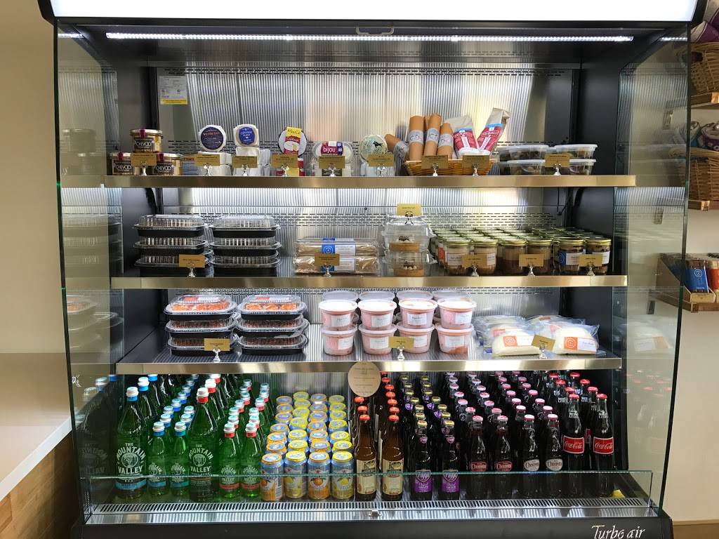 Friends & Family | restaurant | 5150 Hollywood Blvd, Los Angeles, CA 90027, USA | 3236682000 OR +1 323-668-2000