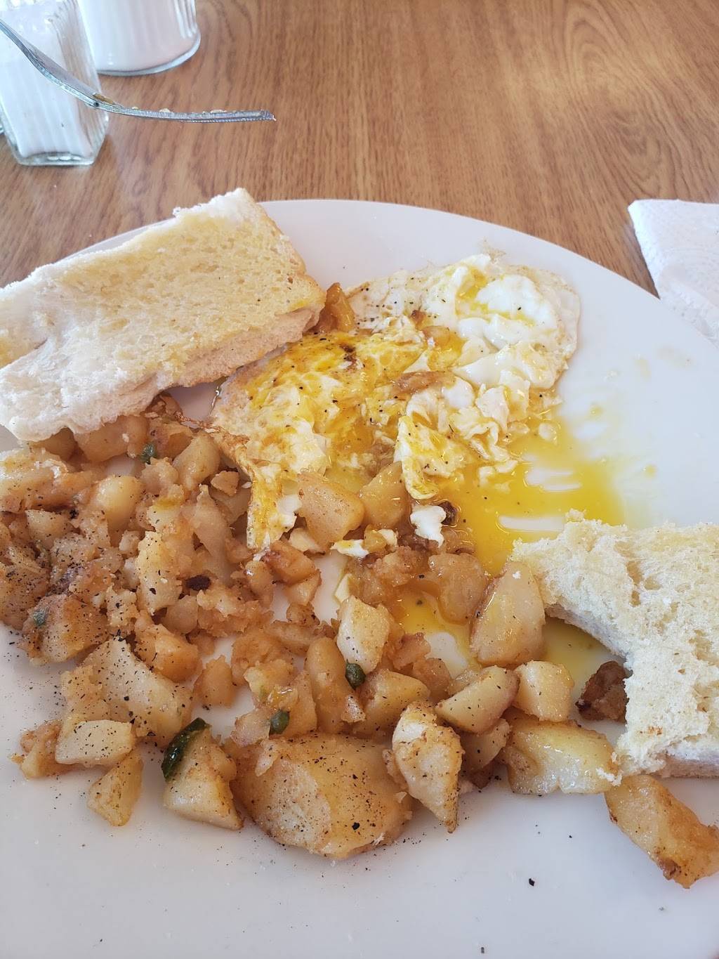 Dabenis Latin Restaurant | restaurant | 239 E Michigan St, Orlando, FL 32806, USA | 4074226888 OR +1 407-422-6888