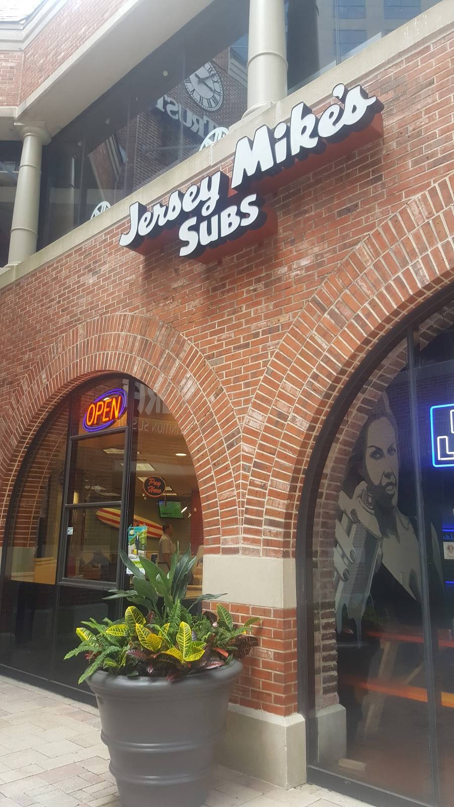 Jersey Mikes Subs | meal takeaway | 54 W Church St #140, Orlando, FL 32801, USA | 4077304400 OR +1 407-730-4400