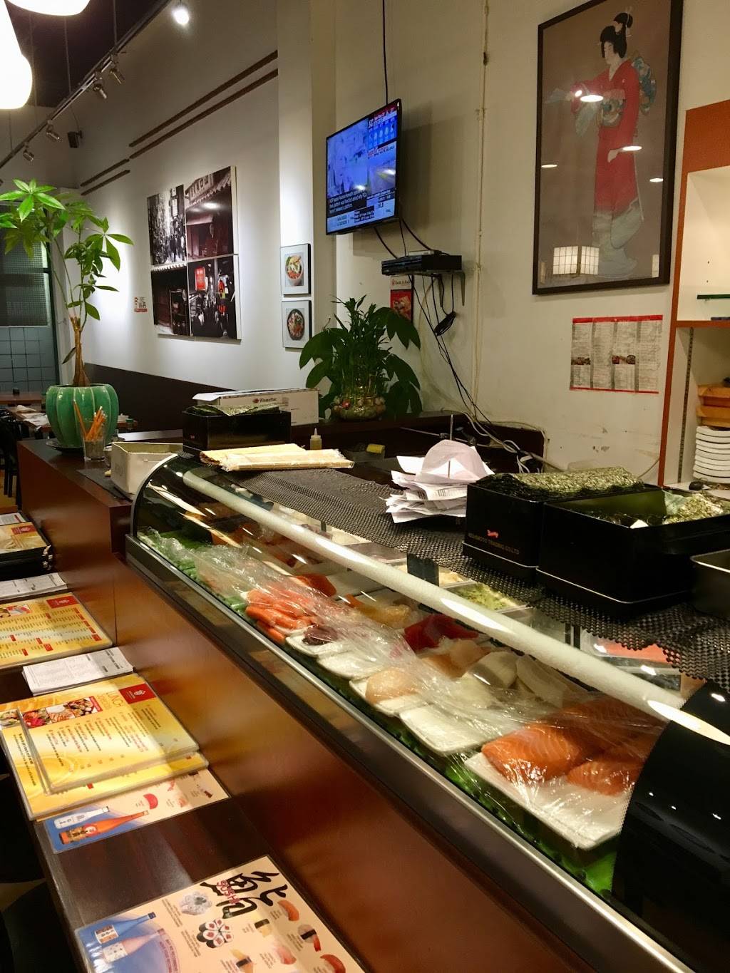 Sushi & Rolls | restaurant | 105 Bayly St W, Ajax, ON L1S 7K7, Canada | 9054266868 OR +1 905-426-6868
